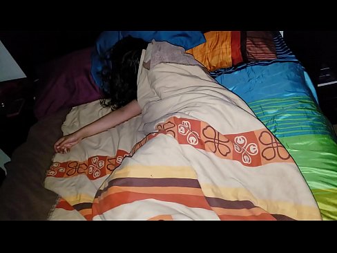 ❤️ Stiefzoon die zijn jonge stiefmoeder berispt terwijl ze slaapt. ☑ Porn video at nl.hentaibar-com.ru ❤